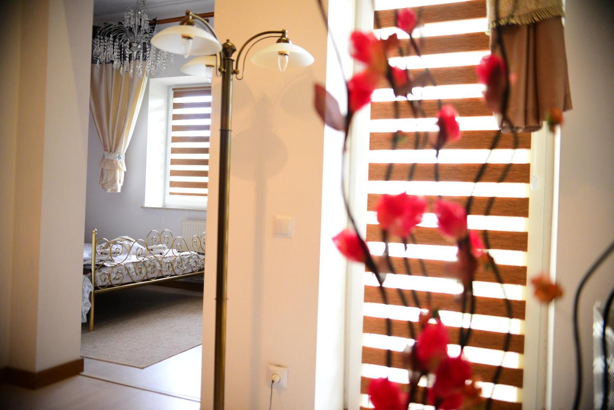 Hotel Villa Hubertus Кутно Экстерьер фото