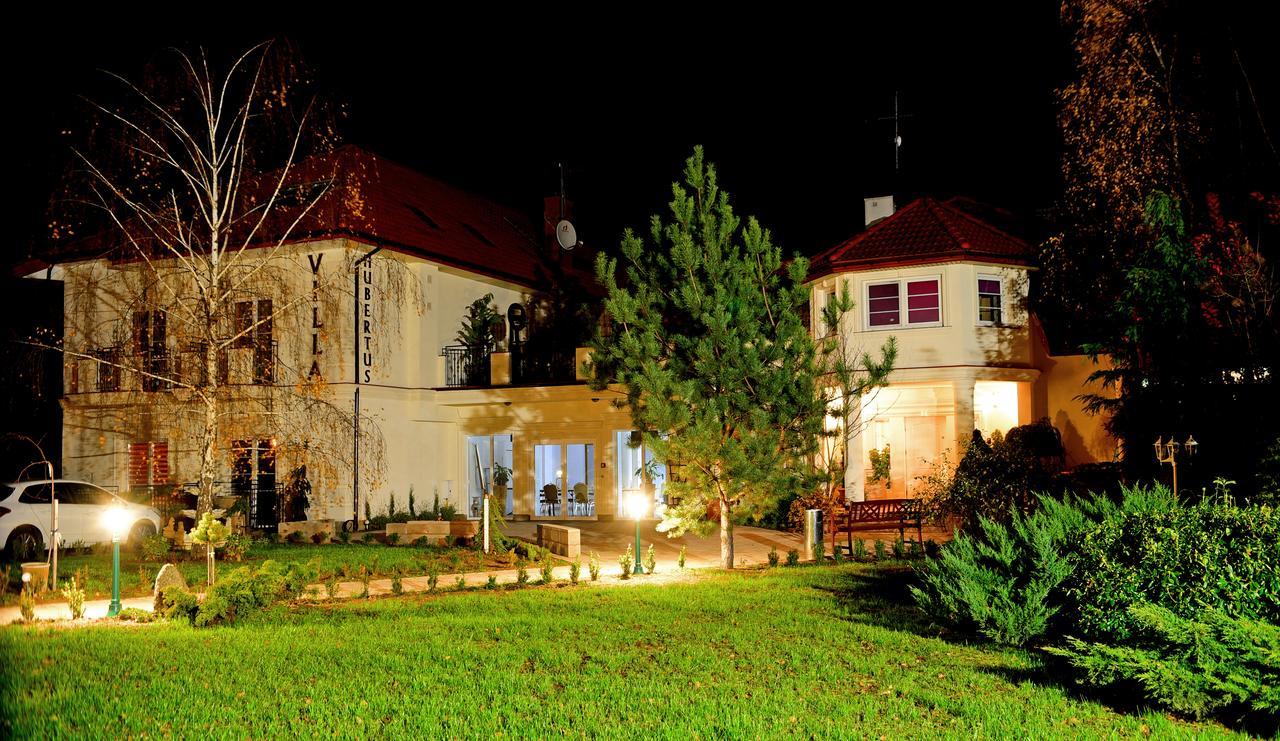 Hotel Villa Hubertus Кутно Экстерьер фото