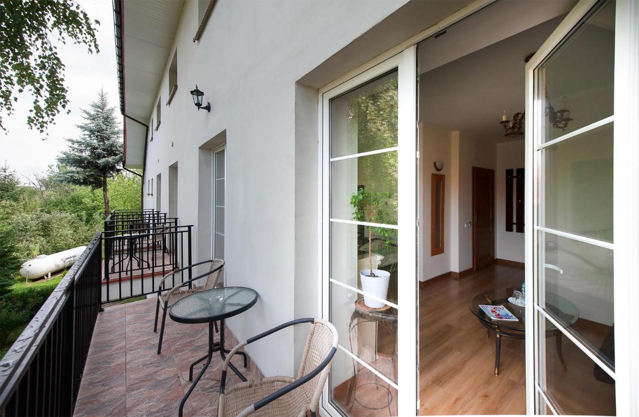 Hotel Villa Hubertus Кутно Экстерьер фото